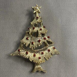 Vintage Gold Christmas Tree Brooch – Red Beads & Pearl Star – Holiday Pin